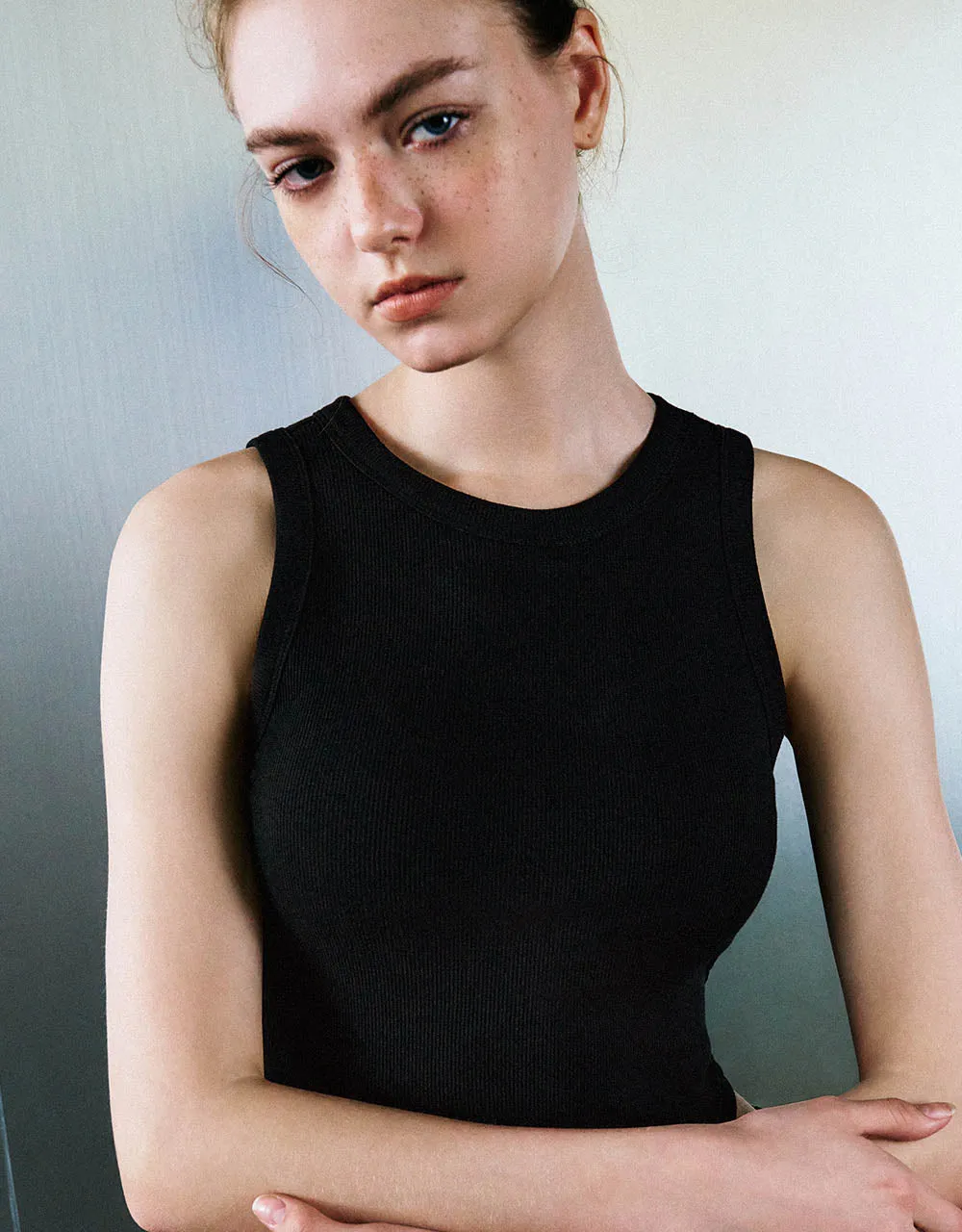 Cropped Crew Neck Knitted Tank Top